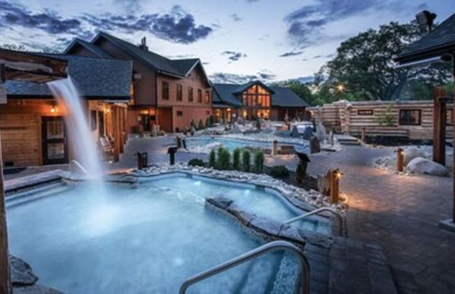 Luxurious and Peaceful Townhouse - Photo 12