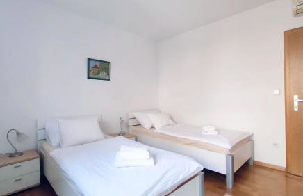 Kruge - 3 bedroom apartment & private garage - Photo 16