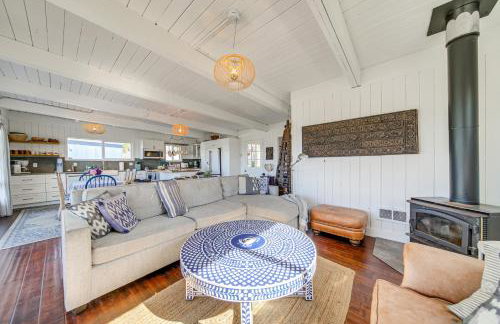 Sun-Soaked Sandy Point Haven with Beach Access! - Foto 7