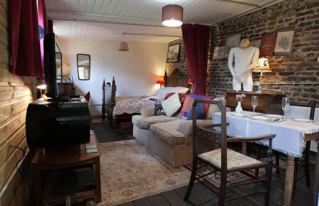 a Quirky Garden Building in an Orchard - Photo 7