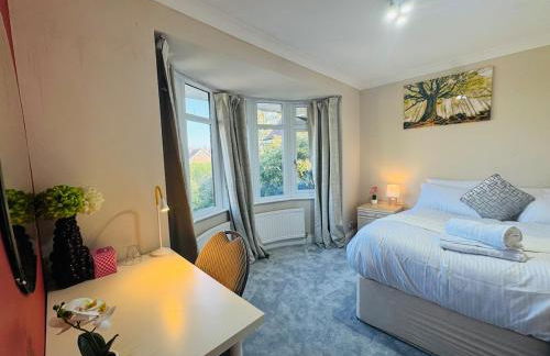 Modern 4BR House with Parking, 8 Mins to Gatwick Airport - Foto 56