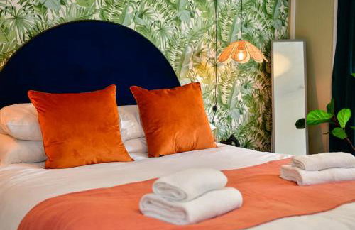 Stylish 3 Bed Home with Parking! - Photo 18