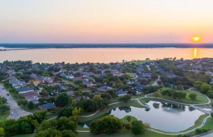 Heated Pool & Spa Mini Golf Bowling Game Room perfect for family - Photo 74