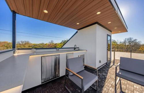 Barton Springs Luxe Heated Pool Spa Sleeps 16 - Photo 16