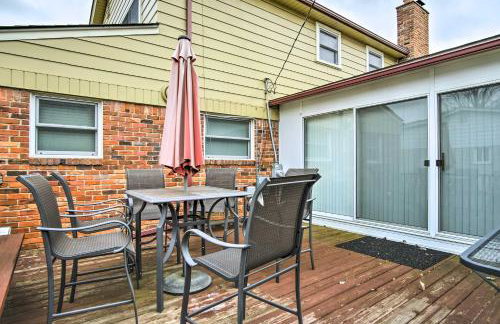 Suburban Detroit Home with Porch, Yard and Fire Pit! - Foto 16