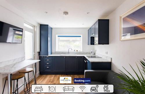 2 Bed Apartment By StirkMartin Stays Short Lets & Serviced Accommodation Cardiff With Free Parking & 7mins to City Centre - Foto 1