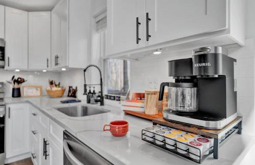 Chalet with Hot Tub, Game, Movie Room, Lake and Pool Access - Foto 17