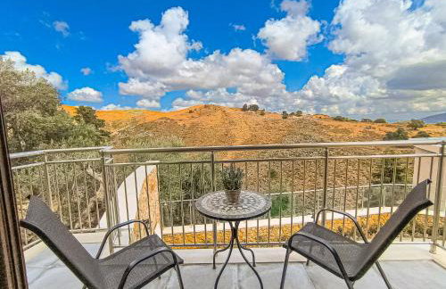 Achlades The Mountain Paradise Villas - Suite with a Private Jacuzzi, Pool, and a Balcony with an Amazing View! - Foto 18