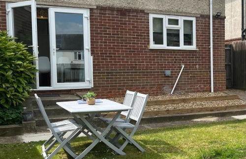 Briants, for Families & Contractors - Free Parking - Photo 42