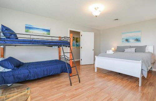 Spacious Home with Waterfront View-Welcome Pets - Foto 29