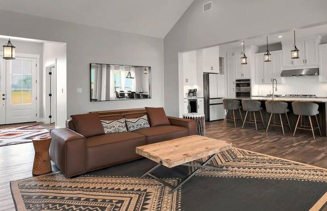 New Luxury Texas Farmhouse - Photo 6