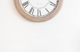 Charming Apartment With Vibrant Accents - Photo 27