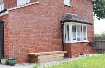 Spacious 2 Bedroom Home Next To Queen Victoria Hospital - Photo 10