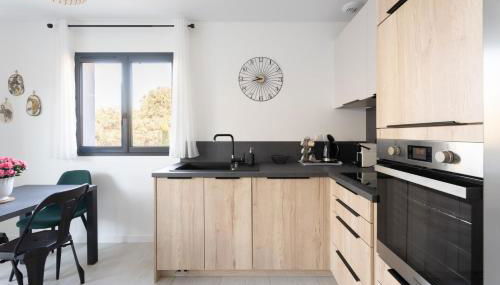 La maison d'Alice - Calme - Climatisation - Parking privatif - Foto 3, stove, dishwasher, minibar