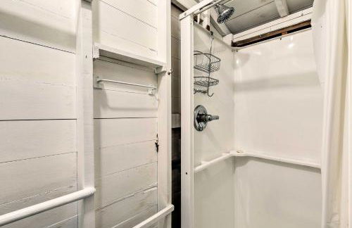 Southold Cottage with Patio and Grill - Walk to Beach! - Foto 16