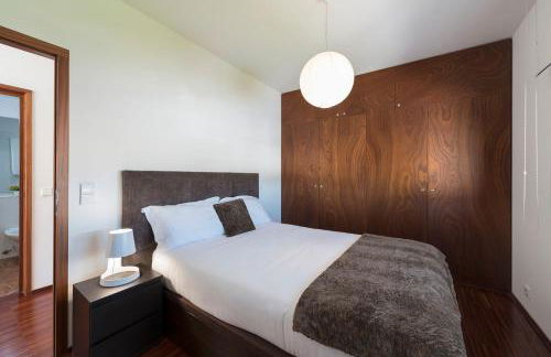 LovelyStay - Casas Brancas - Modern Apartment with Balcony & free private parking - Foto 22