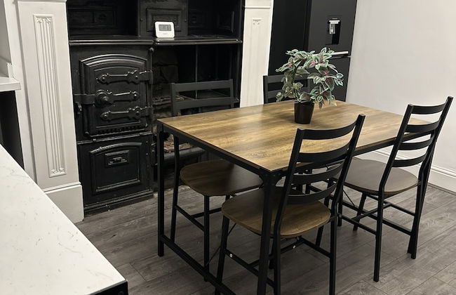 5-bed Apartment in Altrincham Near Airport - Photo 19