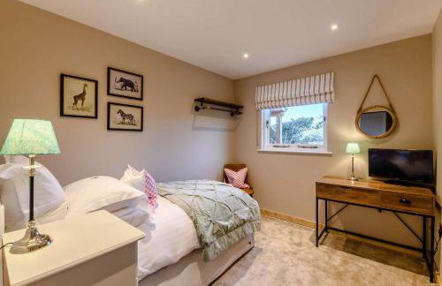 Yorkshire Dales Retreat with Hot Tub & Garden - Photo 5