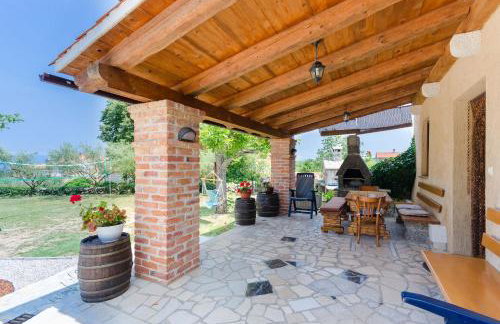 House Poljica with a pool - Foto 4