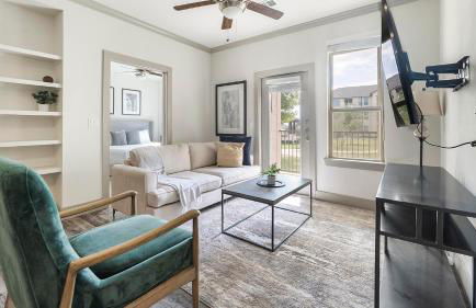 Landing Amazing 1BD Courtyard Pool - Photo 34