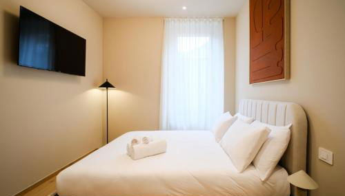 Balcony Double Suite - 3 min walk to Benina Express - Foto 5