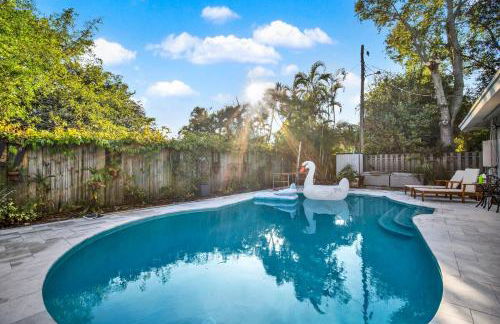 HUGE Outdoor soccer 4BR HEATED Pool house near Las Olas - Foto 45