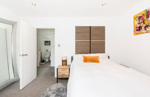 Stylish Modern 2 Bed with Parking - Pass the Keys - Foto 22