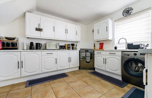 Stylish 3-Bed Home - 5 min walk to ExCeL - Free Parking - Near O2 & Canary Wharf - Photo 19
