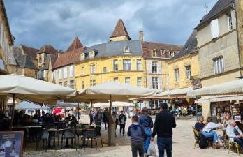 Le TOURNY-Studio cosy avec ascenseur- Sarlat - Coeur cité médiévale - Foto 14