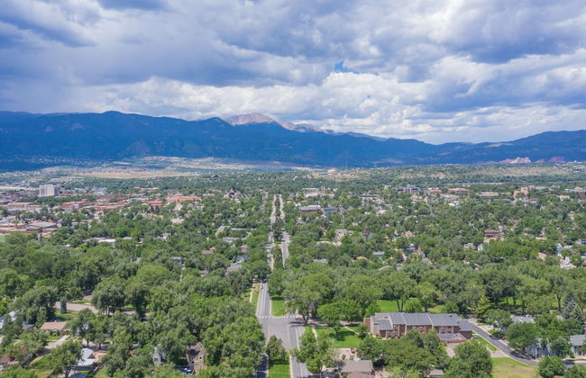 Perfect Cottage Downtown Great Patio! - Photo 40