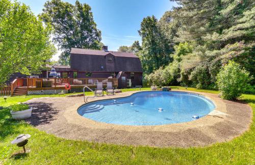 Spacious East Haddam Retreat with Private Pool! - Foto 1