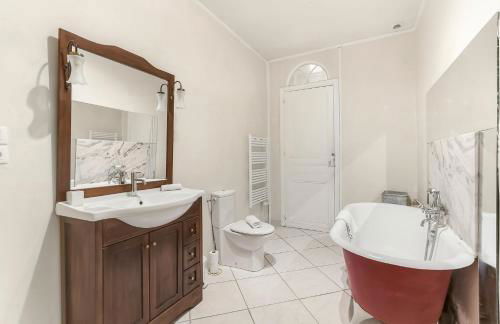 Les Bellevue Cité "3 Apartments, 1 with Garden & Private Parking, Aircon, WiFi, Free Public Car Park, 1 km from Cité" - Foto 31