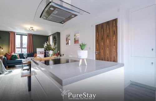 Spacious 5-bedroom Contractor House Sleeps 7 with Parking by PureStay - Foto 12