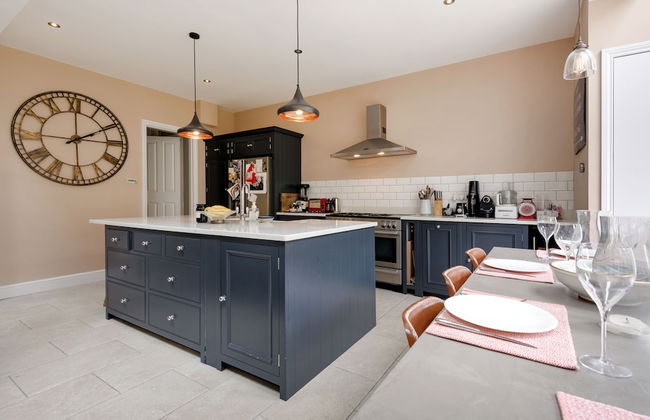 Spectacular Shepherds Bush Home Close to Westfield - Photo 17