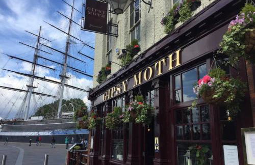 Elegant & spacious parkside 2-bedroom 2-bathroom flat in period building facing Blackheath - parking, great Greenwich location, easy for O2 Arena and City, very near Marathon start line! - Foto 38