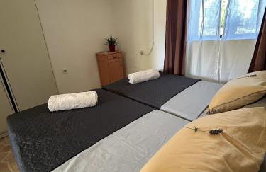 Cozy apartment with private yard - Photo 24