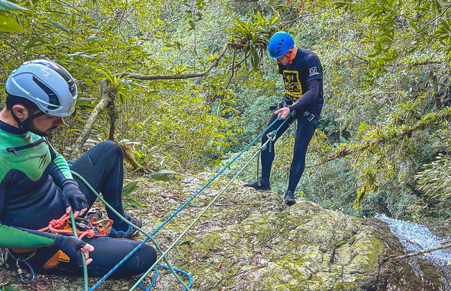 Rápel en las cascadas de Praia Grande - Foto 2