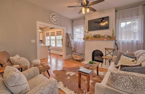 Modern, Sun-Lit Retreat with Fire Pit and Yard! - Foto 1