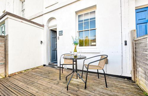 Central Canterbury Gem New Refreshed Decor Sunny Deck Outdoor Furniture FREE Parking 2BR 2BA TOP Location - Foto 71