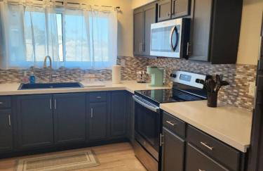 Mid-century rural ranch house minutes to the strip - Foto 7