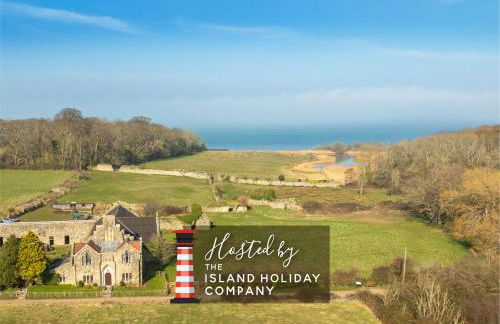 The Old Abbey Farmhouse - Stay at Quarr Abbey Monastery - Pet-Friendly Farmhouse with History & Countryside Views, surrounded by woodland & nature - Photo 1