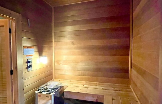 A true log cabin with 360 degree mountain views - Pet and Motorcycle friendly! 5 Bedroom Cabin by RedAwning - Foto 16