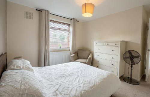 Contemporary Private Home Near Nottingham with Free Parking and Garden - Foto 12