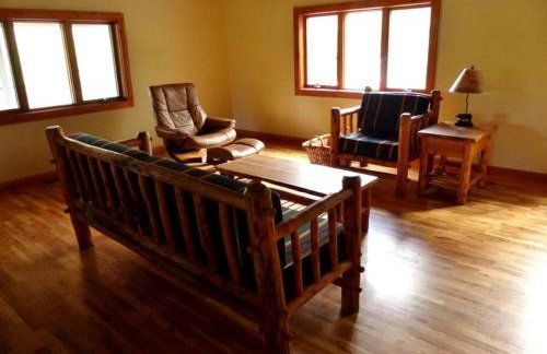 Spacious and Open Cabin Rental on Stillwater River near Billings, Montana - Foto 3