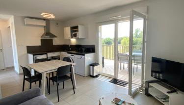 T2 climatise 4 pers avec terrasse vue campagne piscine et parking V0773 - Foto 2