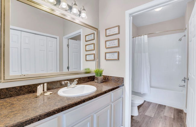 2BR Condo - Hot Tub Pool Near Disney - Foto 24