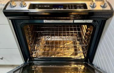 3 Min Walk to Starbucks. Pet Yes - Photo 18