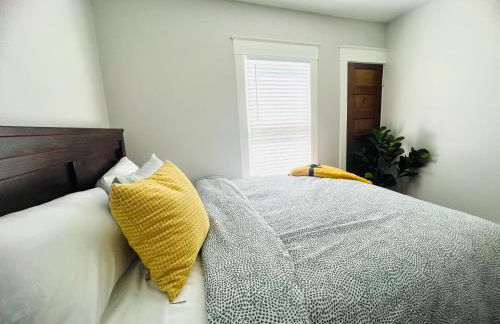 Spacious 6BR Home - Near Top Attractions - Photo 43