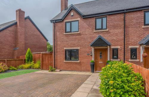 Charming Modern Retreat with Private Garden - Pass the Keys - Foto 36