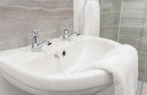 NEW! Stylish 5-Bed Apartment in Stockton-on-tees by Stay With Us, Perfect for Contractors & Large Groups, FREE Parking! - Foto 56